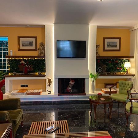 Apartamento Sarakin'S Mansion Luxury Retreat Atenas Exterior foto
